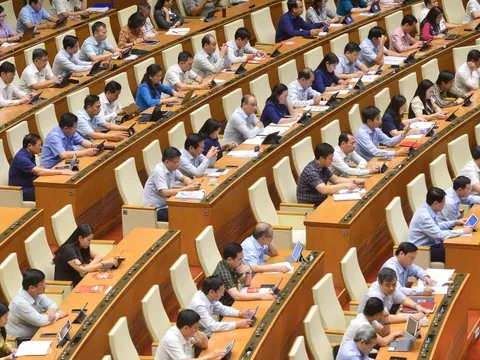 Quốc hội thảo luận về tình hình kinh tế xã hội