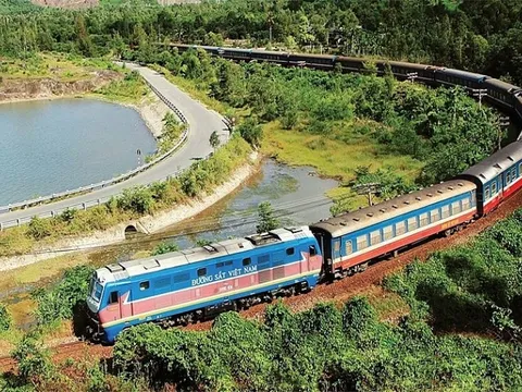 Tuyến đường sắt Thống Nhất của Việt Nam đẹp nhất thế giới