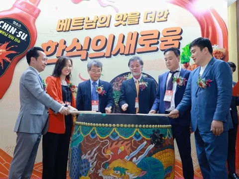 Chin-su gây ấn tượng mạnh mẽ với Bộ gia vị và Phở tại sự kiện ẩm thực quốc tế Seoul Food 2023