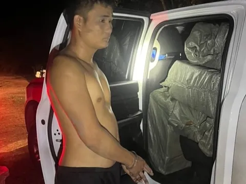 Cuộc truy đuổi ô tô chở hàng nghìn bao thuốc lá lậu trong đêm