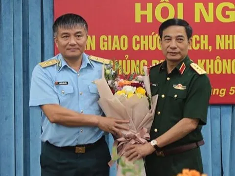 Bàn giao chức trách, nhiệm vụ Tư lệnh Quân chủng Phòng không - Không quân