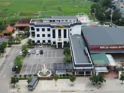 Cận cảnh bến xe tại Triệu Sơn thành nhà vườn, trung tâm thương mại