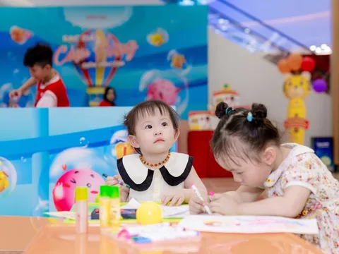 Không khí vui tươi gắn kết gia đình tại các trung tâm thương mại dịp 01/06