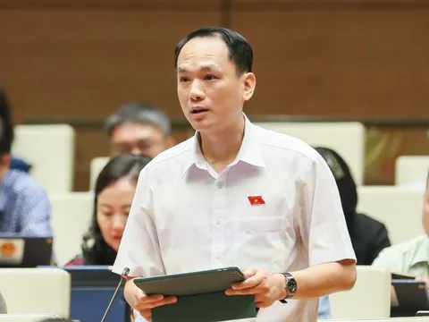 Kể chuyện Bác Hồ phong tướng, đại biểu đề nghị quy định cụ thể tiêu chuẩn, tiêu chí trong luật