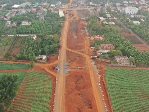 Vụ 'đất tặc' đe dọa nhà báo: Vật liệu không đảm bảo buộc phải bóc đi