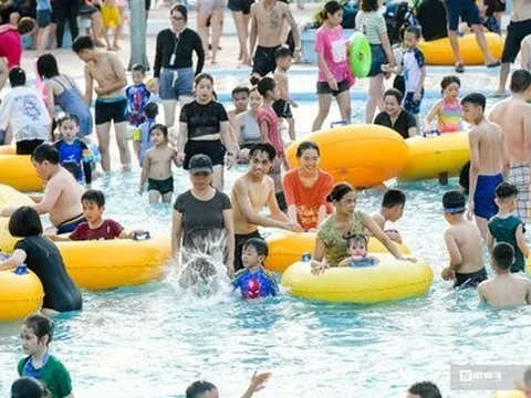 Công viên nước “thất thủ” ngày nắng nóng oi ả