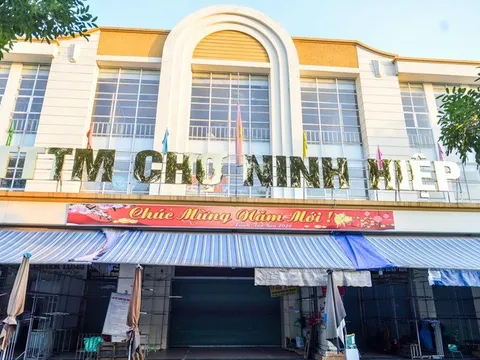 Hà Nội: Chợ đóng cửa vì mất điện, kinh doanh gặp khó khăn
