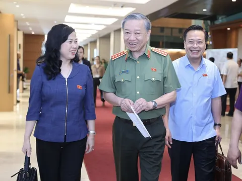 Đề xuất chức danh phó tùy viên trở lên được cấp hộ chiếu ngoại giao