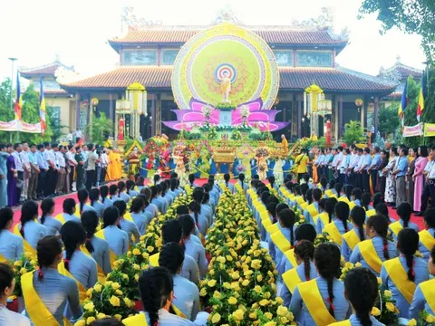 An hòa sắc màu mùa Phật đản xứ Huế