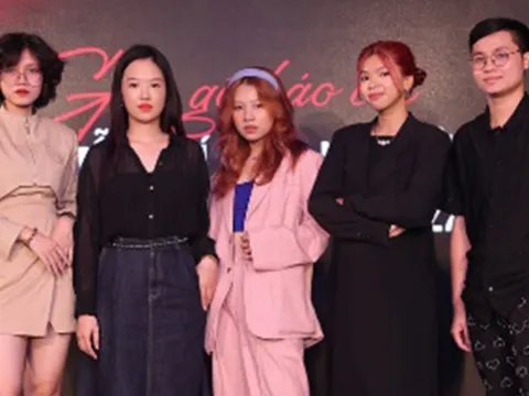 SV Thiết kế Thời trang ĐH Duy Tân học với chuyên gia và tham gia các show thời trang