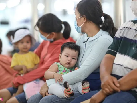 Trẻ đổ bệnh gia tăng vì thời tiết TP.HCM