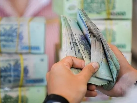 Hết sốt lãi suất, tiền đổ vào đâu?