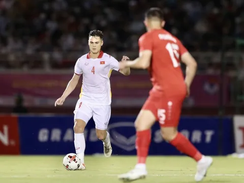 HLV Troussier gọi trung vệ Việt kiều vào tuyển Việt Nam; Công Phượng, Quang Hải góp mặt