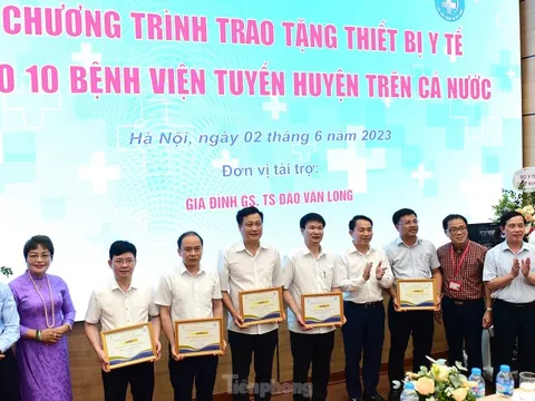 Tặng máy siêu âm tích hợp công nghệ AI cho 10 bệnh viện tuyến huyện vùng khó khăn