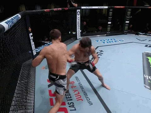 Kỷ lục gia UFC tung 2 cú đấm ‘búa tạ’ khiến đối thủ bất tỉnh chỉ sau 23 giây