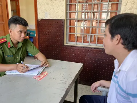 Lên mạng đặt mua 'sổ đỏ' giả, rồi mang đi lừa đảo