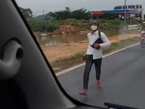 Công an thông tin vụ xe cứu thương bị chặn đường ném vỡ kính