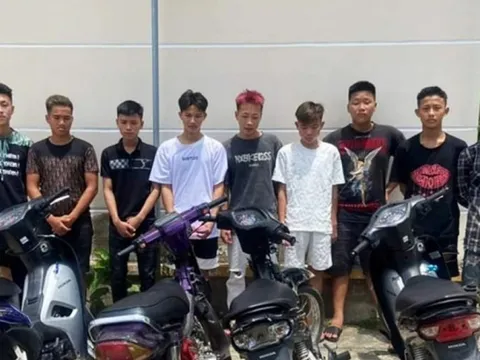 Chặn bắt nhóm tổ lái ‘trổ tài’ trên xa lộ