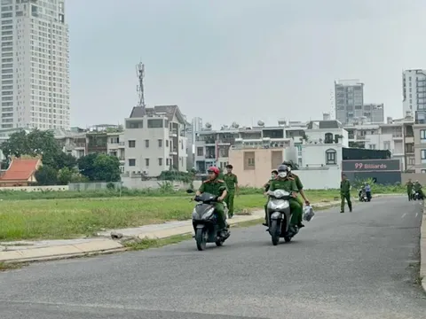 Phát hiện thi thể cháy đen trong bãi đất trống ở TPHCM