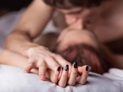 Vênh tuổi, sex bùng nổ và mĩ mãn