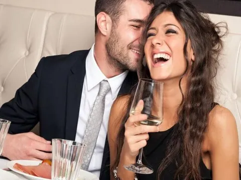 Vợ chết lặng biết sự thật chồng cầu xin bán nhà và vay mượn khắp nơi, lý do vì 'người tình bé nhỏ'