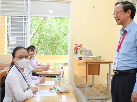 Thứ trưởng Bộ GD&ĐT kiểm tra chuẩn bị thi tốt nghiệp THPT 2023 tại Bạc Liêu