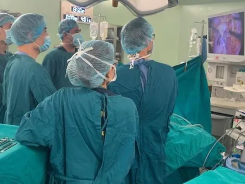 Gia tăng học sinh mắc bệnh vì áp lực học và thi