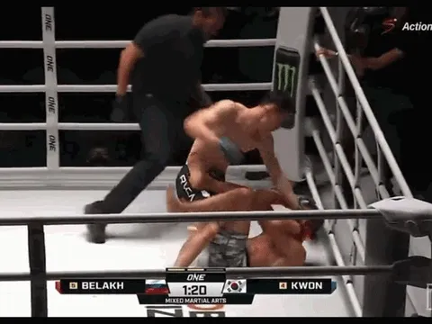 ‘Trai đẹp xứ Kim Chi’ tung đòn hiểm, đối thủ ngã lăn xuống sàn