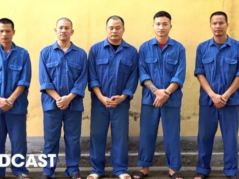 HÌNH SỰ: Đang ngủ, bị người tình đồng giới đổ xăng đốt nhà