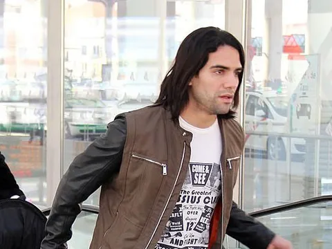 Radamel Falcao đến Malaysia chờ chốt hợp đồng