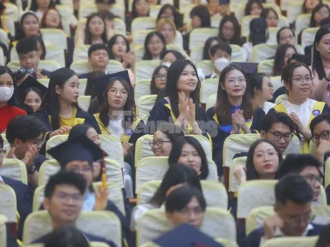 GS.TS Nguyễn Văn Minh nhắn nhủ với hơn 1.300 tân cử nhân sư phạm