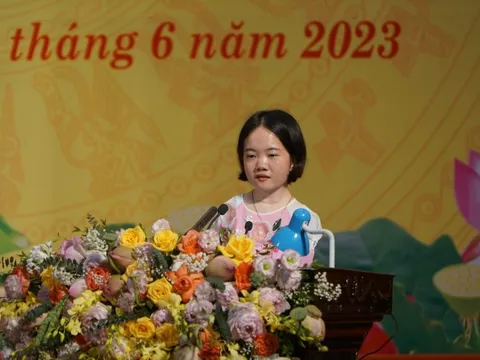 Cô giáo không tay ở Thanh Hóa: Đi về phía mặt trời, bóng tối ngả sau lưng