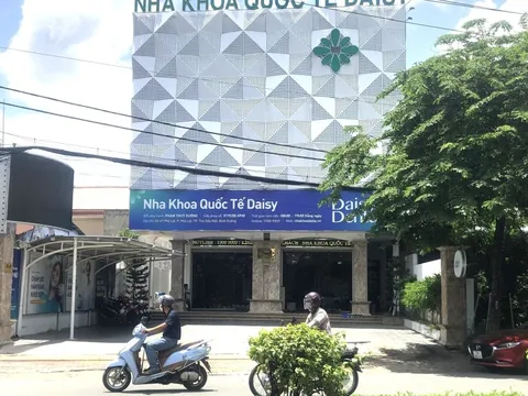 Vụ nha khoa ở Bình Dương ‘phá’ 15 cái răng của nữ khách hàng: Bị đình chỉ vẫn hoạt động