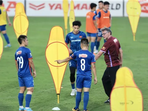 Cháy vé trận giao hữu đội tuyển Việt Nam với Hong Kong (Trung Quốc)