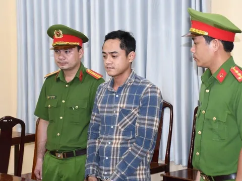 Khởi tố, bắt giam thanh niên chặn đường đập vỡ kính xe cấp cứu