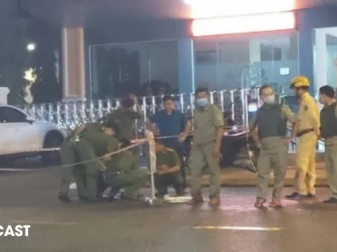 HÌNH SỰ: Bất ngờ bị 11 người cầm hung khí lao vào đập phá nhà