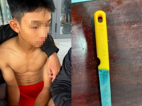 Dùng dao uy hiếp, trói chủ tiệm tạp hoá rồi lấy tiền chơi game