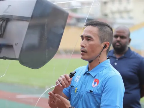 Chuyên gia FIFA giám sát trọng tài Việt Nam tập huấn VAR