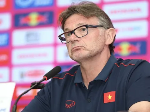 HLV Troussier: 'Quang Hải nỗ lực tối đa để đáp ứng yêu cầu'