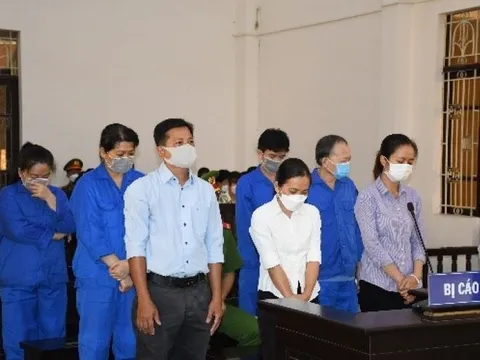 Cựu trưởng phòng LĐ-TBXH cùng thuộc cấp lĩnh án vì tham ô tài sản