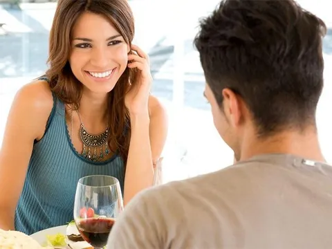 Thiếu nữ trẻ chết lặng phát hiện sự thật về thân thế của người yêu trong căn biệt thự 'khủng'