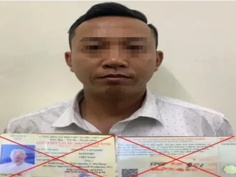 Khởi tố tài xế ô tô chạy quá tốc độ, dùng bằng giả