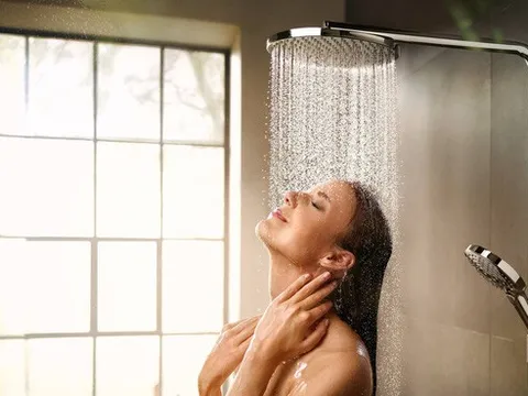 Những lưu ý 'sống còn' khi tắm đêm kẻo đột tử