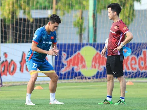 HLV Troussier loại Tiến Linh khỏi đội tuyển Việt Nam