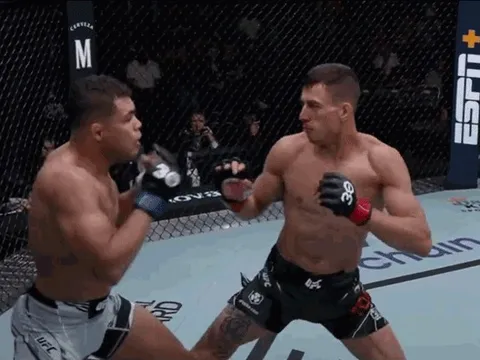 Cận cảnh đòn chỏ cực mạnh khiến ‘Người sắt’ Nikolas Motta bất tỉnh