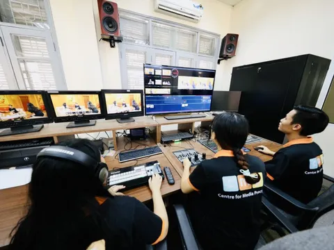 Sinh viên viết báo bằng AI - chuyện đang diễn ra trước mắt