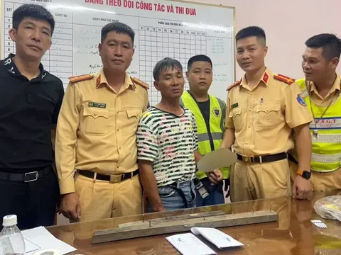 Vừa sử dụng ma túy, hai đối tượng dùng gậy tấn công cảnh sát khi bị dừng xe