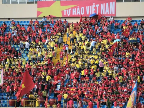 ĐT Việt Nam và ĐT Syria chưa đến, đại kỳ đã xuất hiện ở Thiên Trường