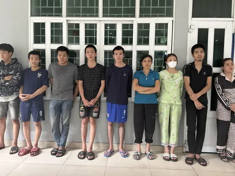 Phá đường dây 'cải tử hoàn sinh' cho nhiều loại thực phẩm hết date ở TPHCM