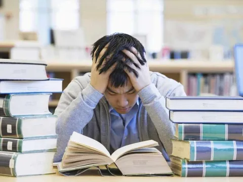 Về nhà sau chuyến công tác dài, chồng chết điếng biết vợ đang cặp bồ, lý do được cảnh báo từ lâu